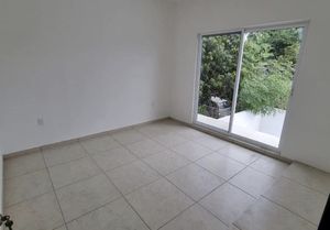 BONITA CASA CON ALBERCA Y AMPLIO JARDIN EN VENTA CUAUTLA MORELOS