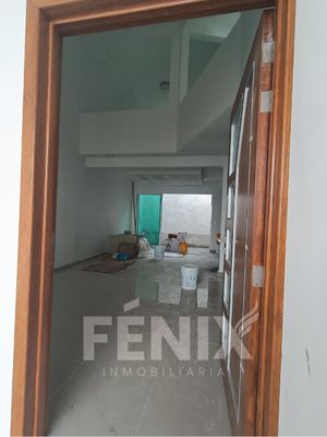 Casa en pre-venta  con habitación en planta baja - Fracc. Privado Coatepec