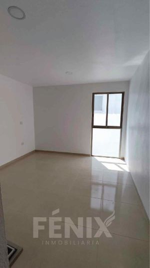 En Venta Casa con habitación en planta baja y jardín