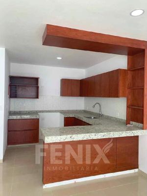 En Venta Casa con habitación en planta baja y jardín