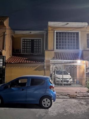 Casa en Venta de 4 Recámaras en San Nicolas de los Garza