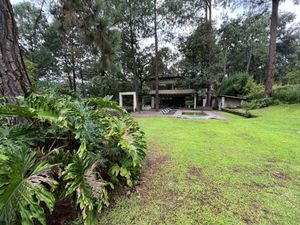 Casa con pista de motos