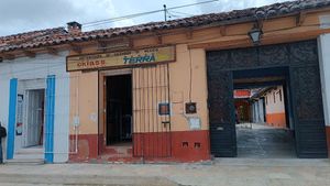 Casa con terreno y locales comerciales en el centro de San Cristóbal