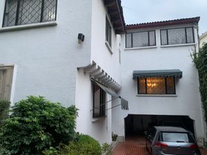 Casa con uso de suelo en Lomas de Chapultepec