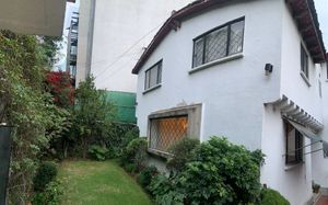 Casa con uso de suelo en Lomas de Chapultepec