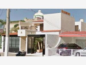 Casa en venta en Las Aguilas ##, Las Aguilas, Zapopan, Jalisco, 45080.  Hospital Arboledas, Elektra Mega Guadalajara, Tokai Mariano Otero