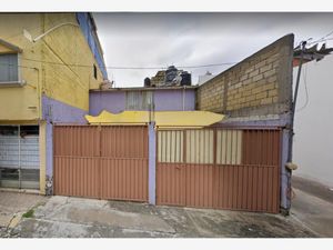 Casa en venta en Paloma Silvestre, Las Palomas, Toluca de Lerdo, Toluca,  Méx., 50250. ISSSTE Hospital General Toluca, La Magdalena Ocotitlán,  Cinemex Metepec