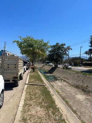 Terreno comercial en Av. Las palmas, cercano a la central camionera