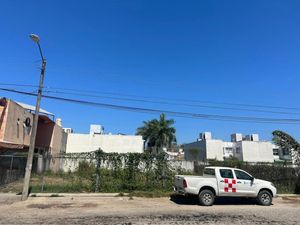 Terreno comercial en Av. Las palmas, cercano a la central camionera