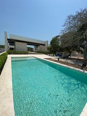 CASA EN RENTA FRENTE A PLAYA  BAHAMITAS