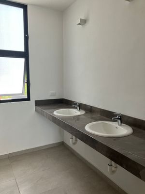 Hermosa casa de tres habitaciones en venta al norte de la ciudad de Mérida