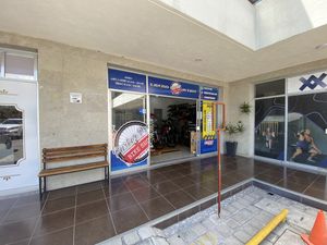 LOCAL EN PLANTA BAJA EN VENTA DENTRO DE PLAZA COMERCIAL, JURIQUILLA, QRO.