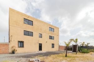 EDIFICIO EN RENTA DE 3 NIVELES EN CUMBRES DE CONÍN, QUERÉTARO.