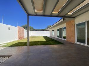 CASA DE AUTOR CON CARRIL DE NADO, DE UNA PLANTA, EN EL CORAZÓN DE JURIQUILLA‼️