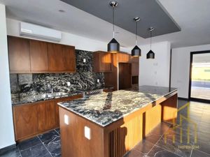 Casa en Venta en Las Lomas Residencial Alvarado